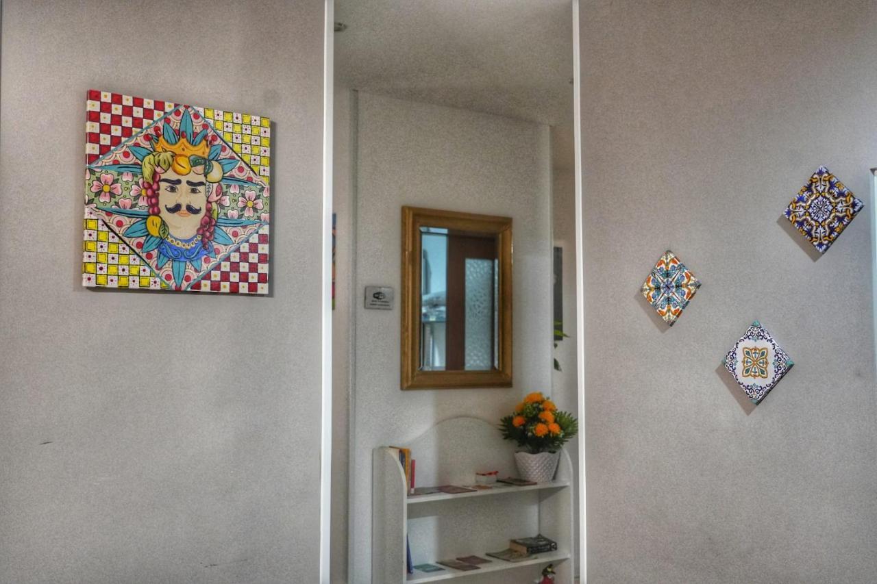 パレルモ La Casa Del Moro - Al Politeama Bed & Breakfast エクステリア 写真